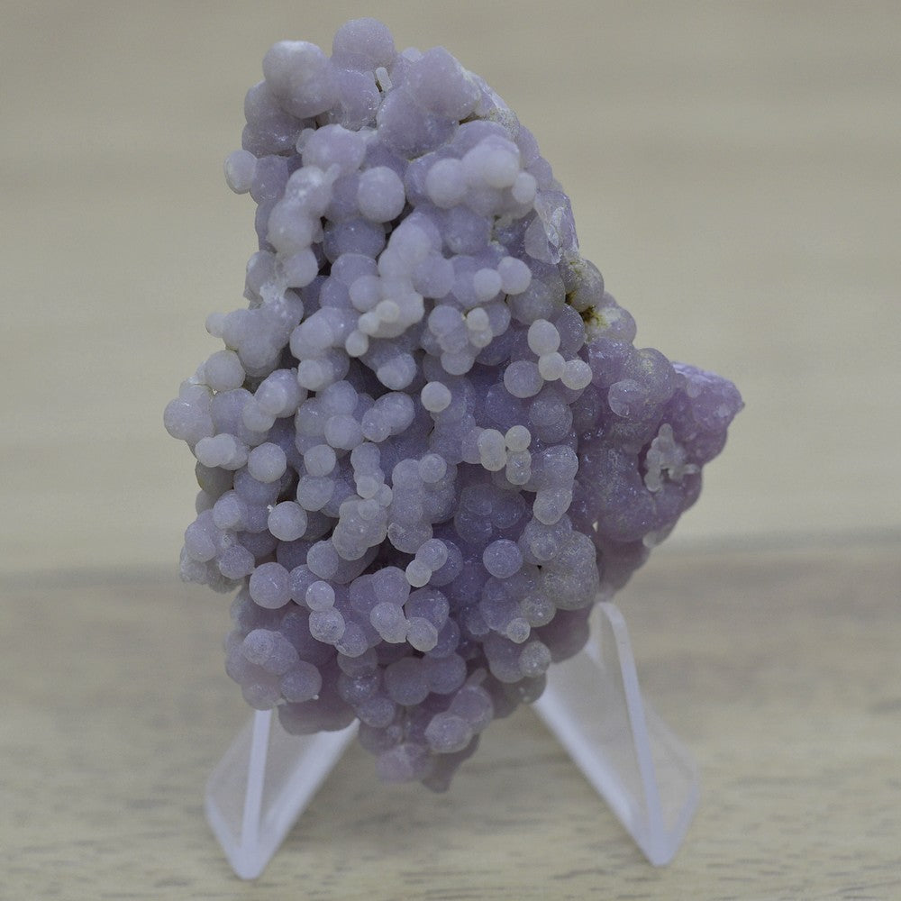 Agate grappe de raisin claire 40g sur présentoir