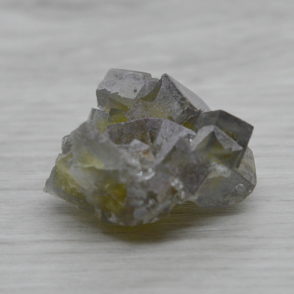 Amas de cubes de fluorine maclée marocaine de 18g