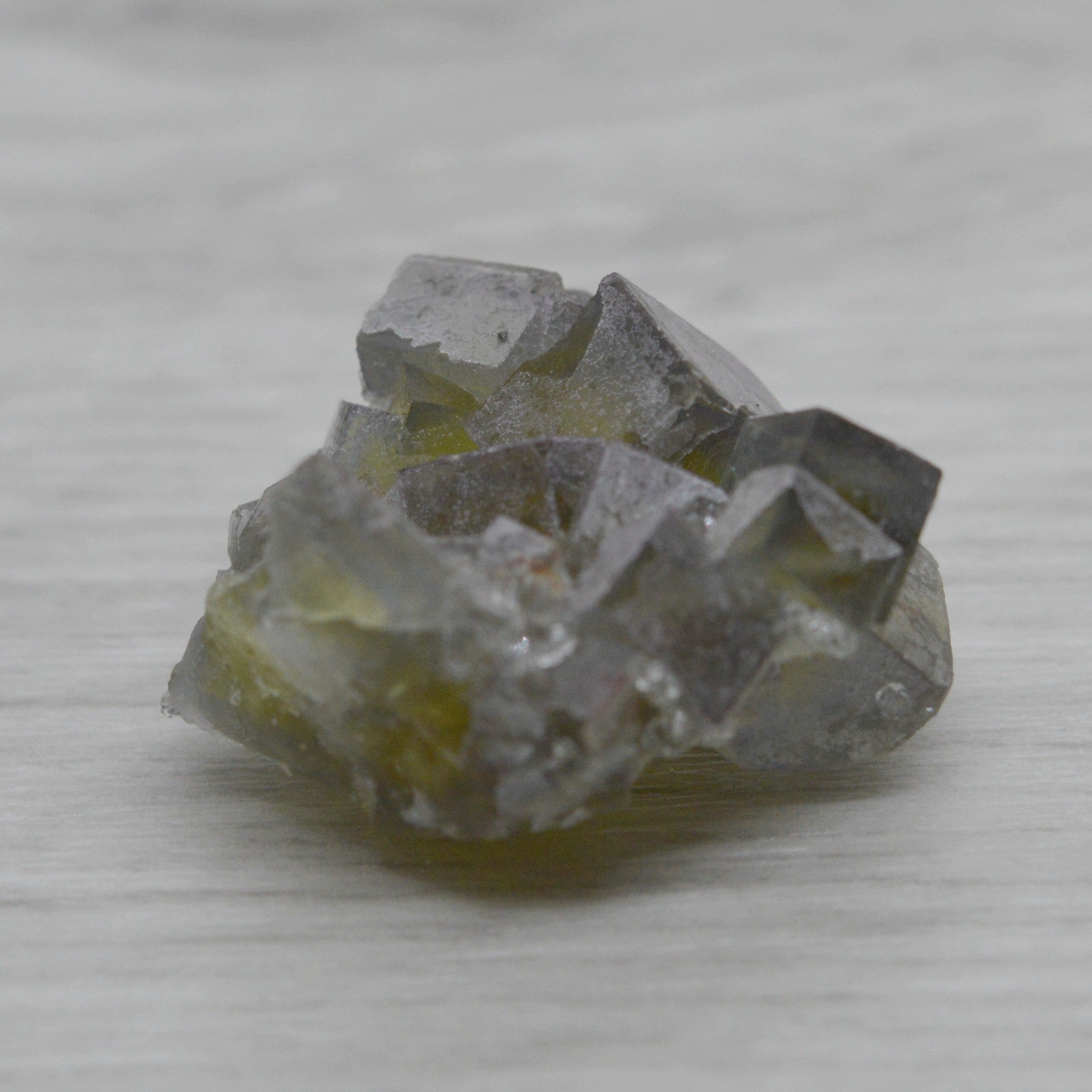 Amas de cubes de fluorine maclée marocaine de 18g