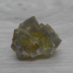Amas de fluorite maclée 16g du Maroc