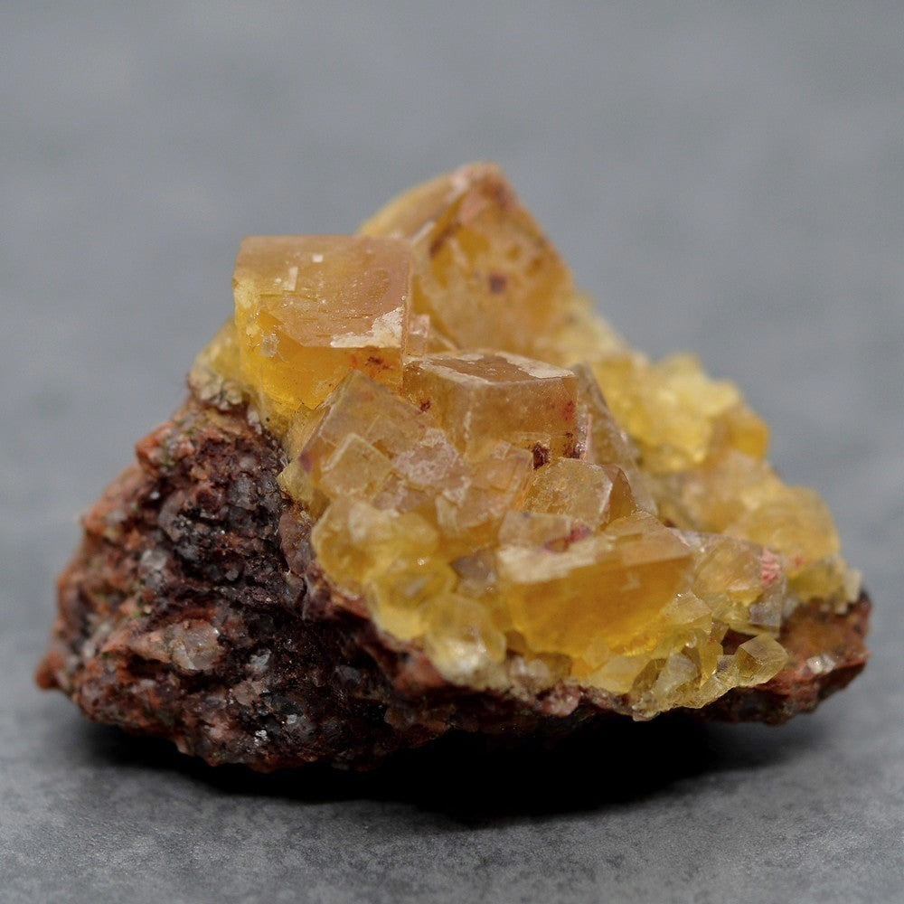 Amas de fluorite jaune orange de 204g du Maroc