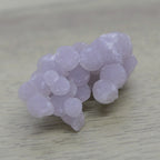 Calcédoine agate grappe de raisin 10g mauve de Sulawesi en Indonésie