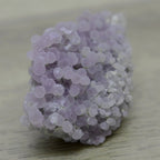 Calcédoine agate grappe 35g de l'île de Sulawesi en Indonésie