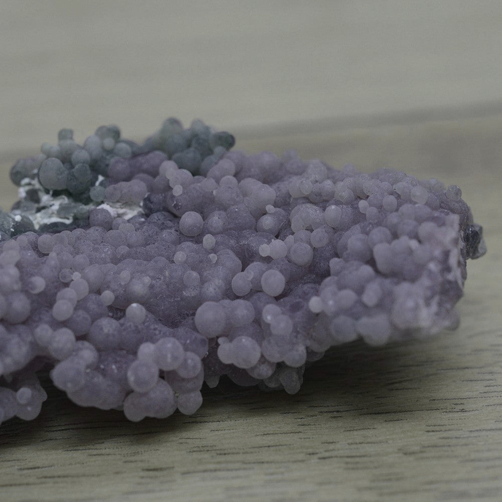 Grappe de raisin microcristallin de quartz violet de Sulawesi en Indonésie