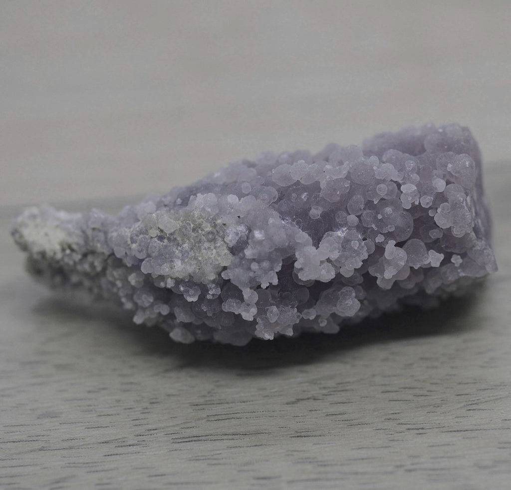 Calcédoine grappe de raisin lavande 61g de Sulawesi