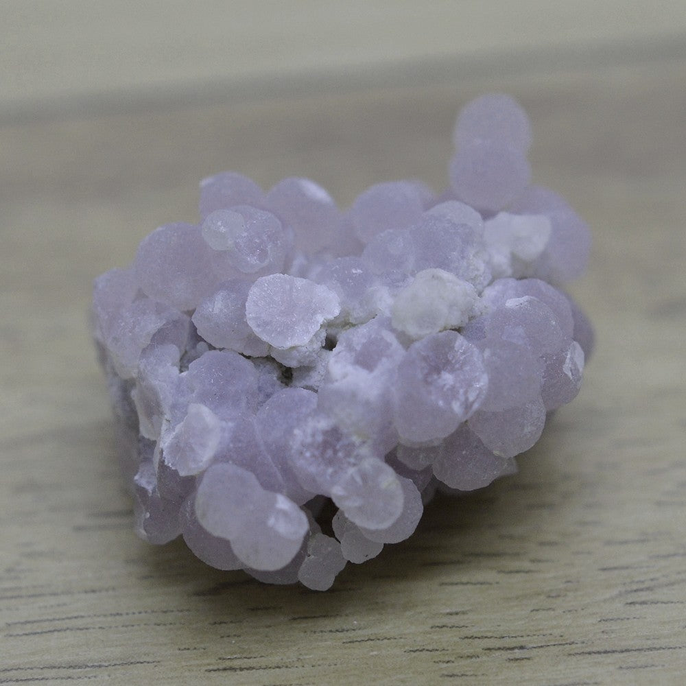 Calcédoine botryoïdale mauve claire 13g de Sulawesi en Indonésie