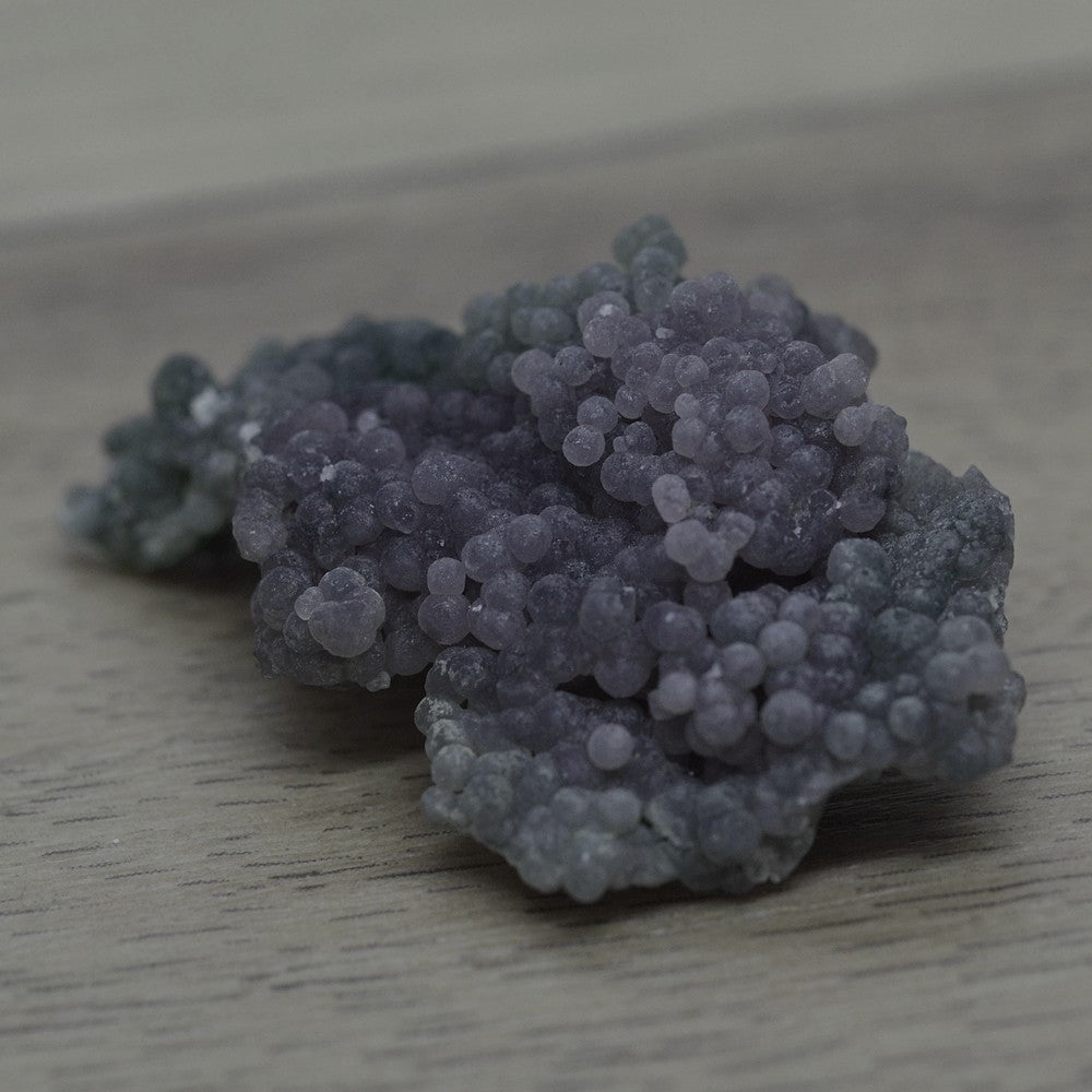 Calcédoine botryoïdale violette et verdâtre de 16g d'Indonésie