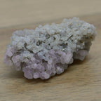 Calcédoine en microcristallin de quartz violet clair et blanc 35g