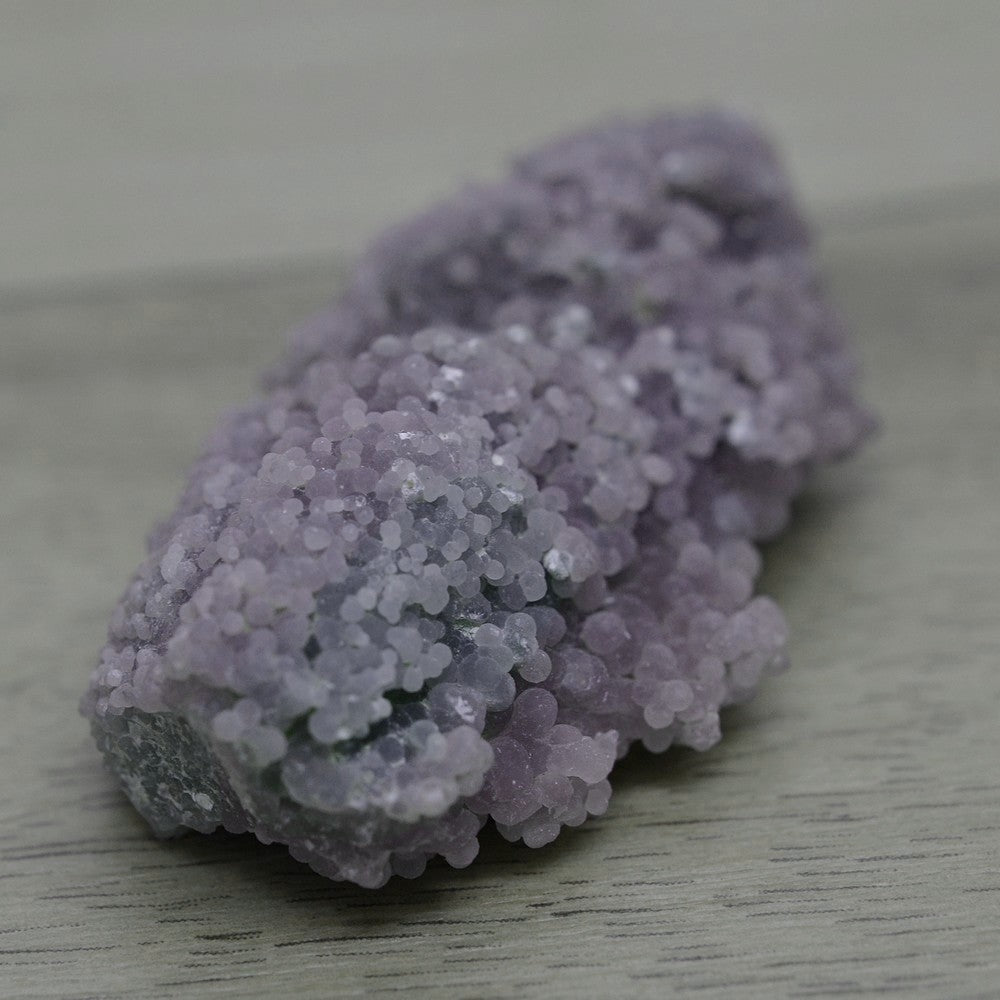 Calcédoine botryoïdale violette 41g de l'île de Sulawesi en Indonésie