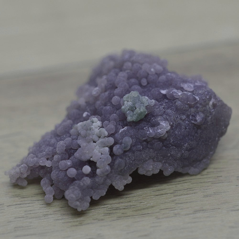 Calcédoine botryoïdale violette à grappes vertes de 48g