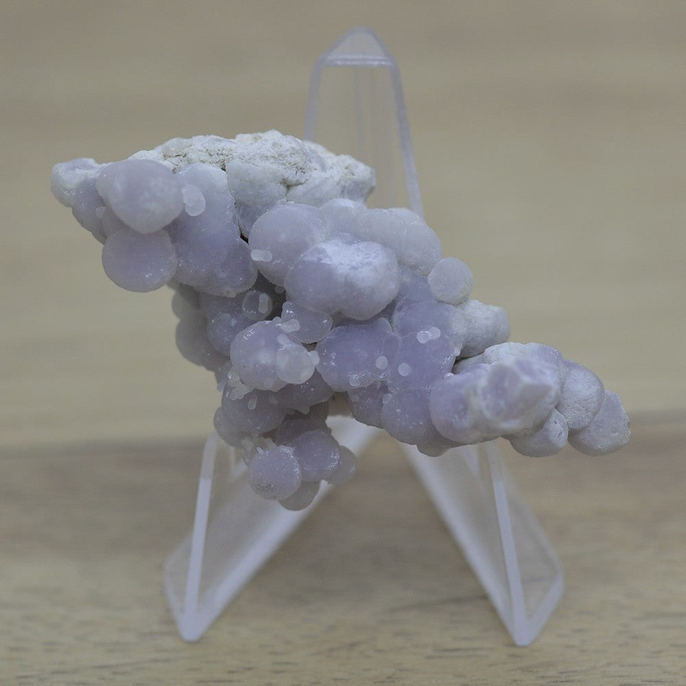 Calcédoine botryoïdale 29g mauve claire d'Indonésie sur présentoir