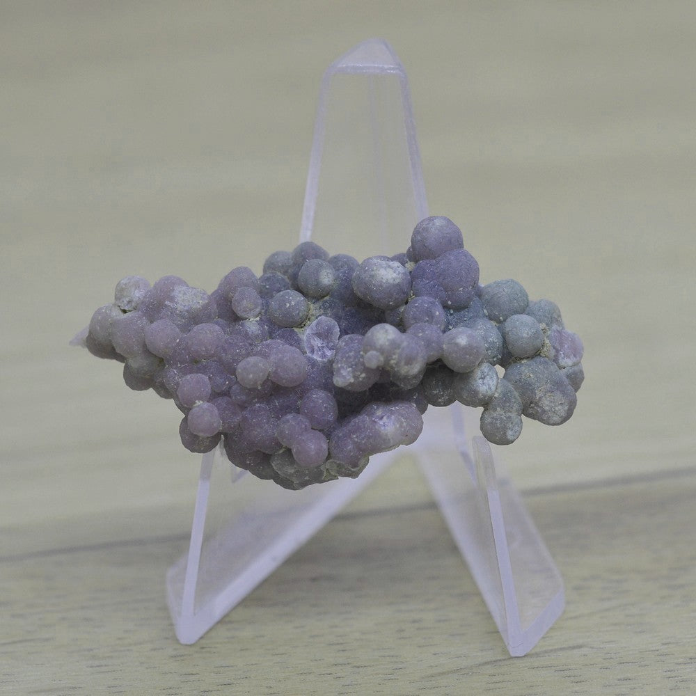 Calcédoine botryoïde bicolore 15g sur son présentoir