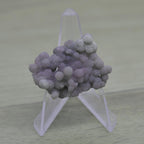 Calcédoine botryoïde violette 3g sur présentoir