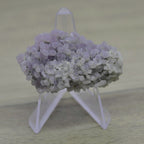 Calcédoine botryoïde violette et jaunie de 35g sur présentoir