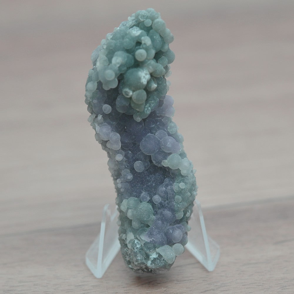 Calcédoine grappe botryoïde vert bleuté de 56g sur présentoir