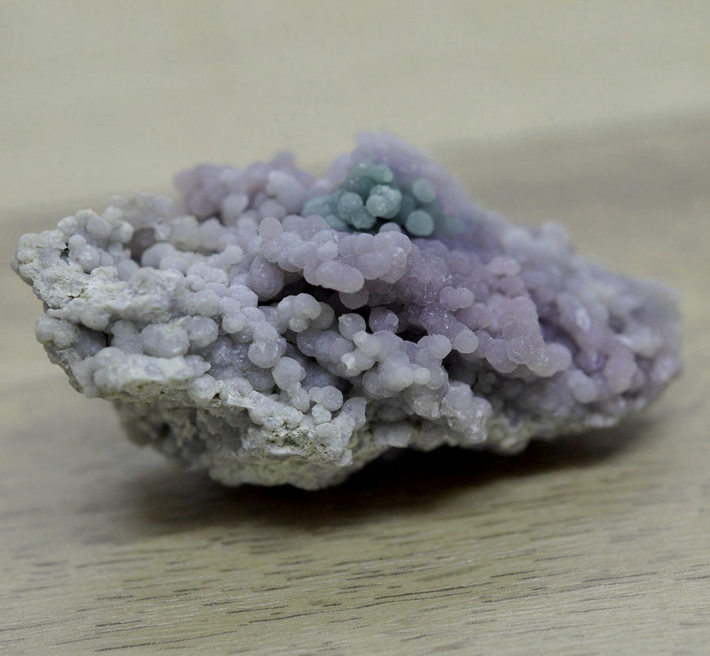 Calcédoine grappes violettes et vertes 52g de l'île de Sulawesi Indonésie