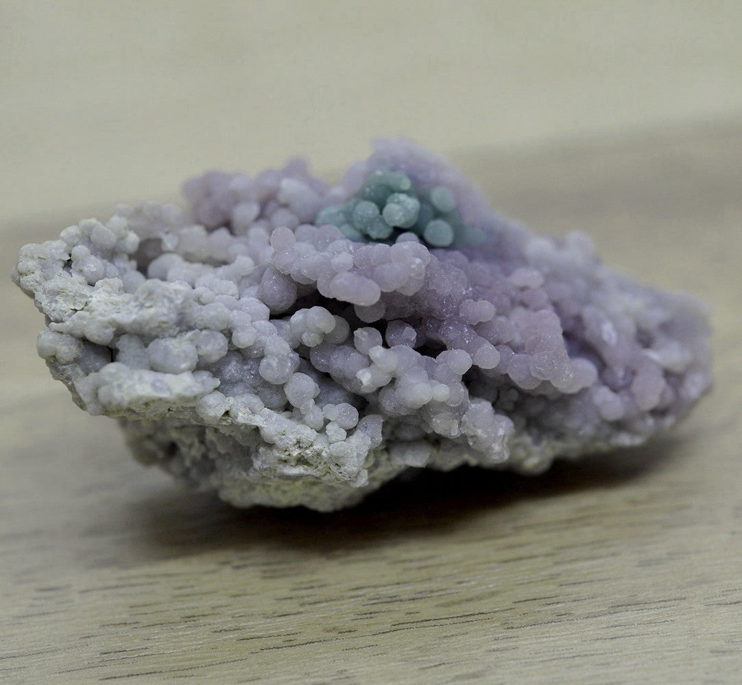 Calcédoine grappes violettes et vertes 52g de l'île de Sulawesi Indonésie