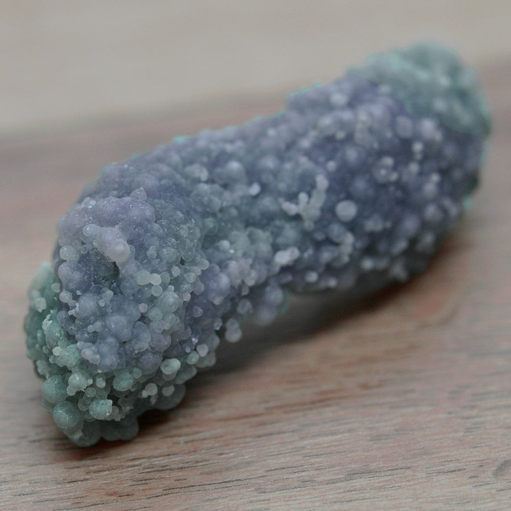 Calcédoine grappe de raisin vert bleuté de 56g de l'île de Sulawesi en Indonésie