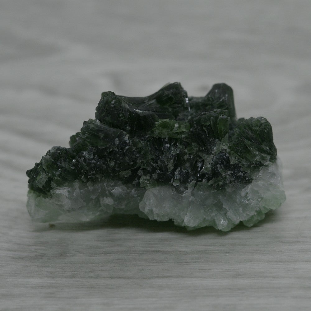 Cristaux de prehnite vert sapin