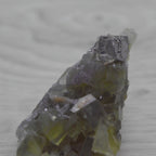 Cubes de galène maclé 7mm sur fluorite jaune