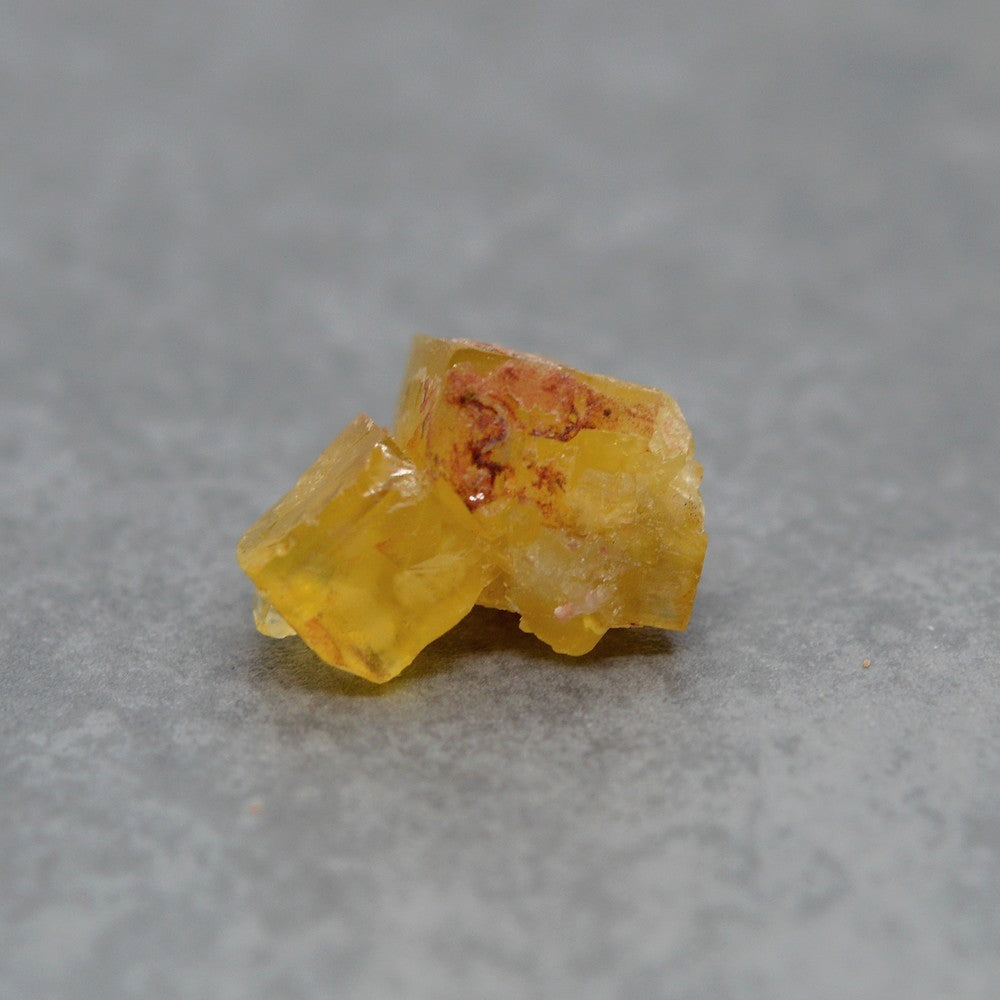 deux cubes de fluorine jaunes orangés 2,9cm de Aouli au Maroc