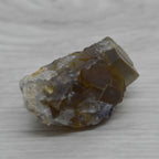 Cube jaune olive zonés de fluorite avec galène du Maroc 34g