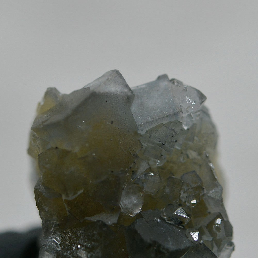 Cubes maclés jaunes gris avec quartz du Maroc 24g