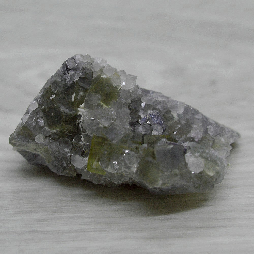 Fluorine jaune avec quartz et cubes de galène 43g du Maroc