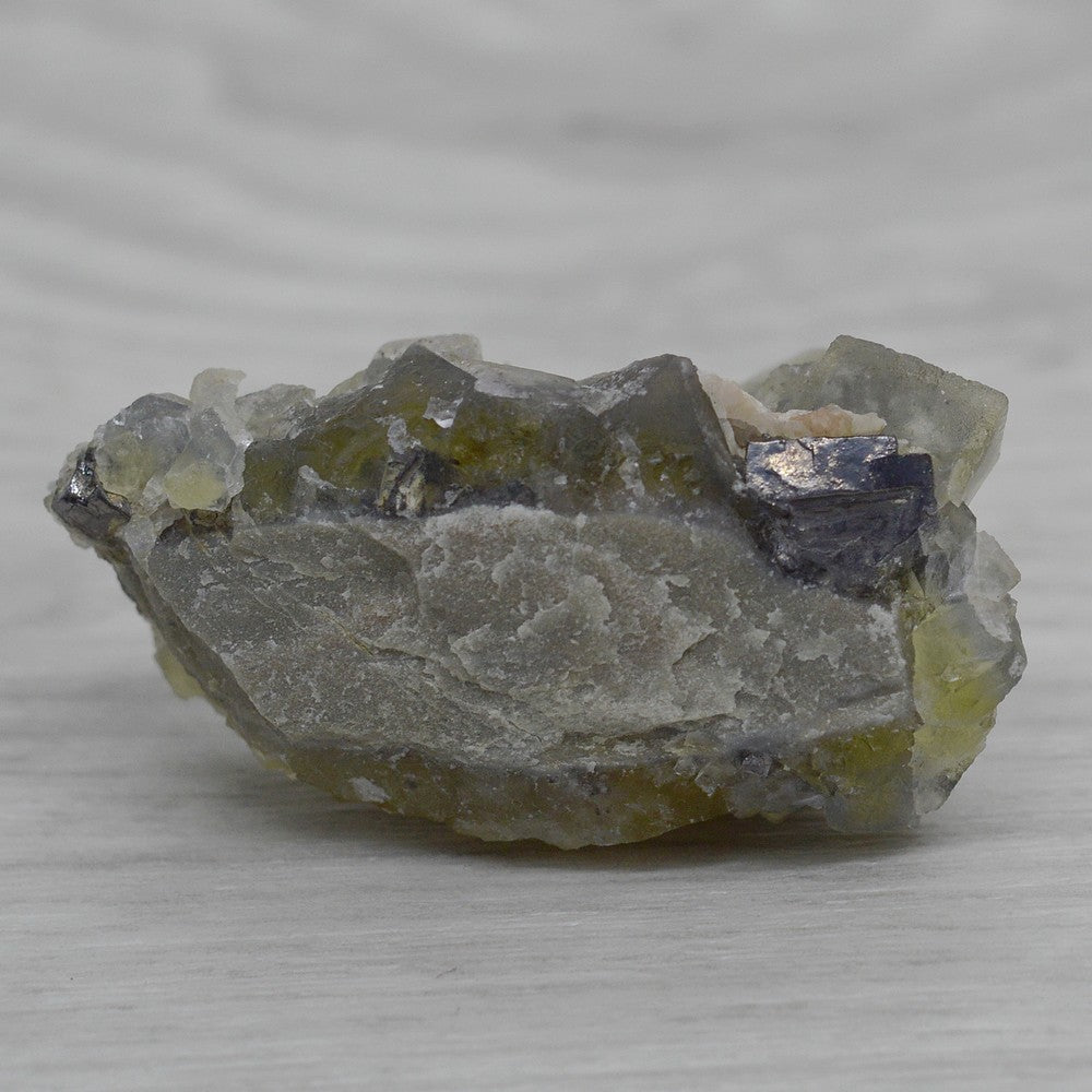 Fluorine jaune et galène sur gangue du Maroc 32g