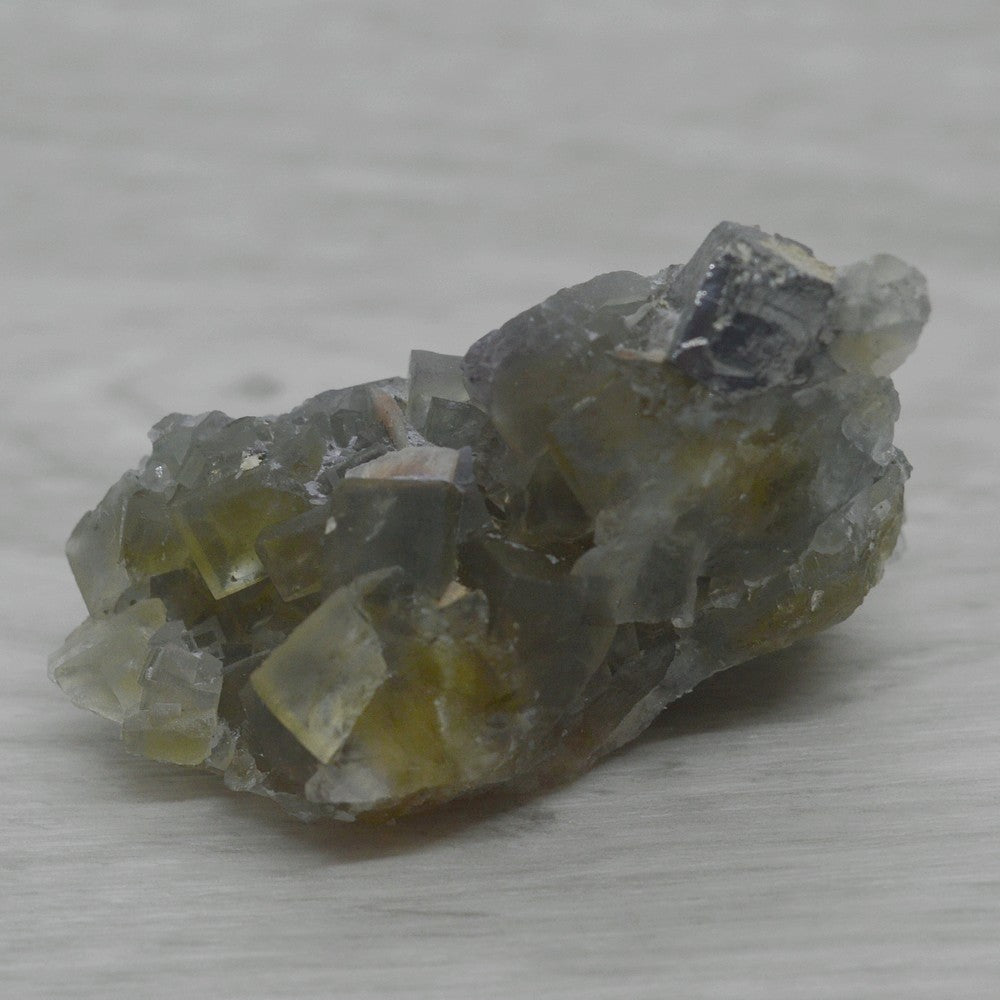 Fluorine jaune verte avec galène 52g du Maroc
