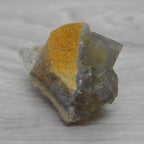 Fluorite zonée ambre grise sur gangue du Maroc 24g