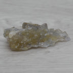 Fluorite jaune à inclusions de pyrite en provenance du Maroc de 22g