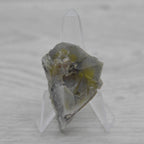 Fluorite jaune avec microcristaux de quartz et galène de 24g sur présentoir