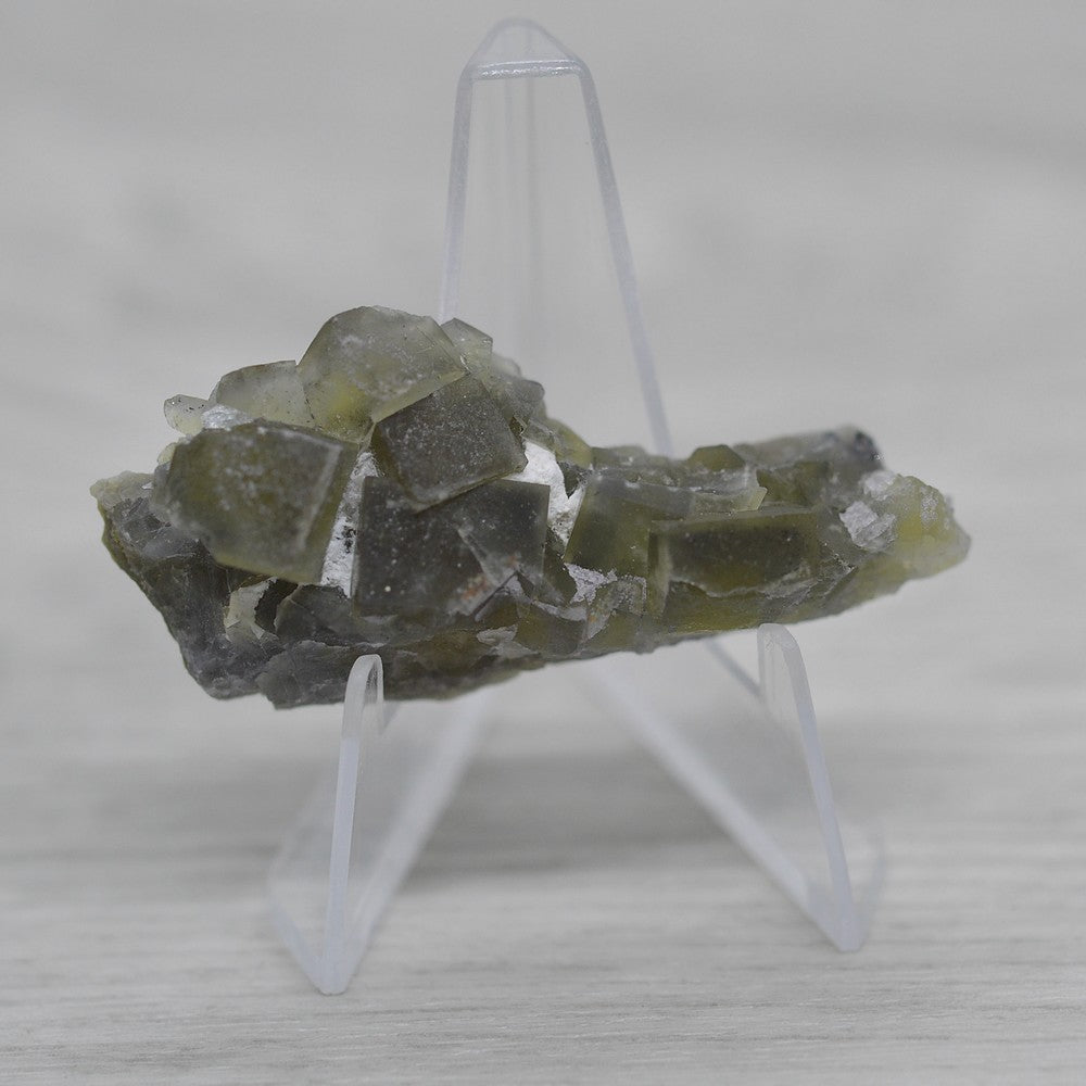 Fluorite jaune ambre du Maroc sur présentoir du Maroc 19g