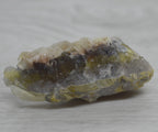 Fluorite jaune foncée à inclusion de galène et baryte marocaine 76g