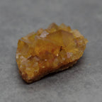 Fluorite jaune miel foncée avec son cube de 1,2cm marocaine