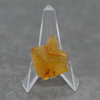 Fluorite jaune miel de Maroc 12g sur présentoir
