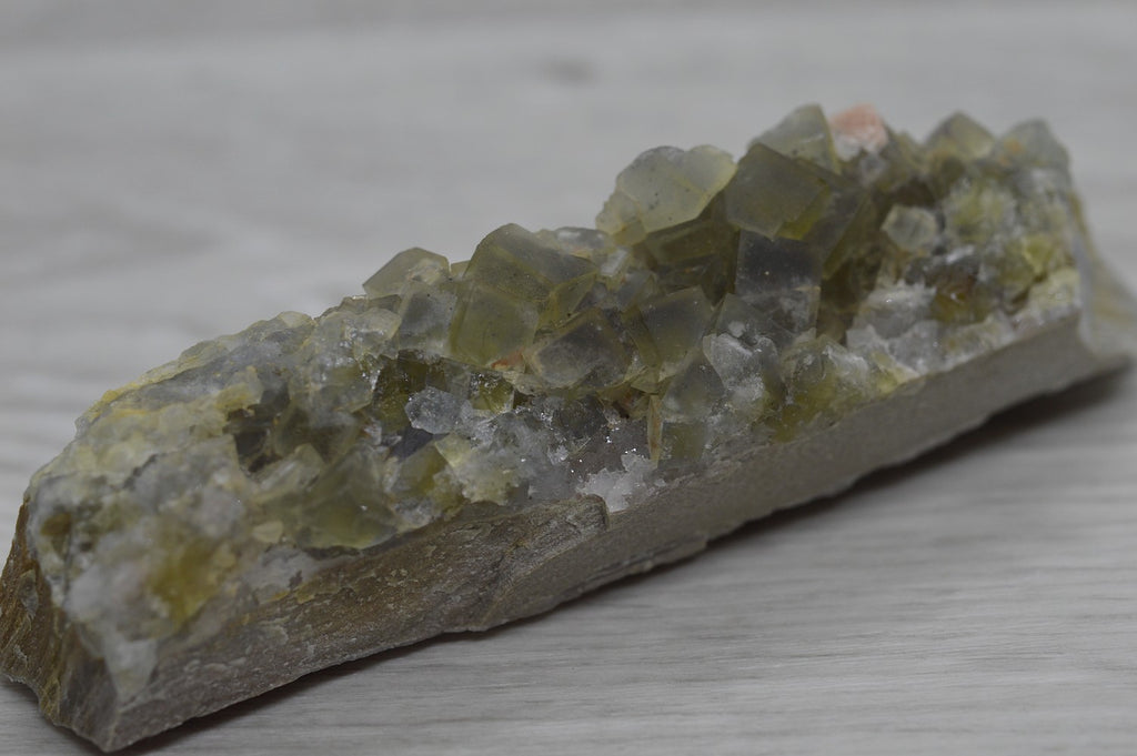 Fluorite jaune sur gangue du Maroc 203g