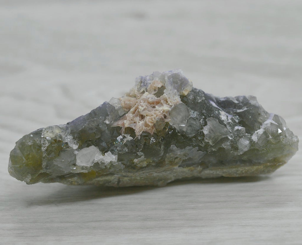 Fluorite jaune vert avec quartz et baryte 77g 