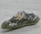 Fluorine jaune avec quartz et baryte 77g du Maroc