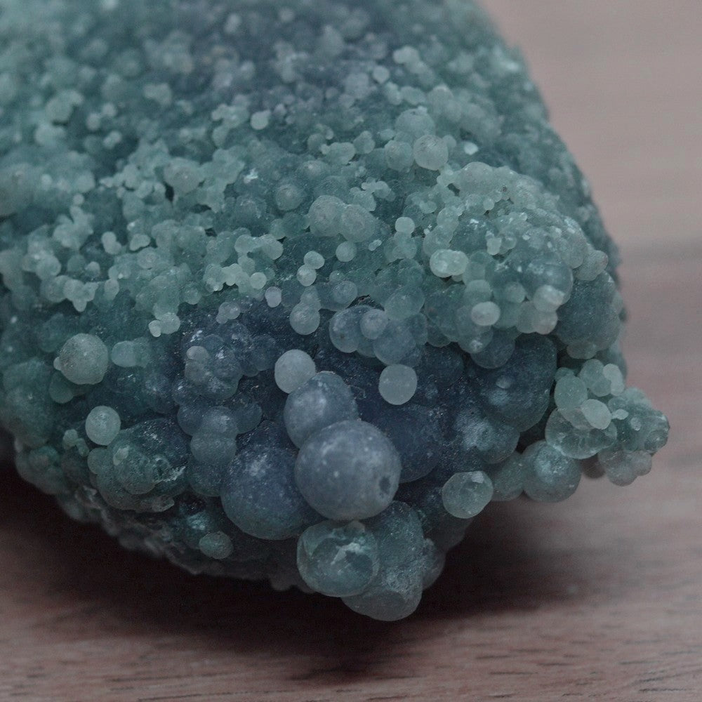 Grappes de raisin vertes er violettes de calcédoine botryoïdale 214g