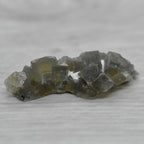 Cubes maclés de fluorite jaune verdâtre marocaine 19g