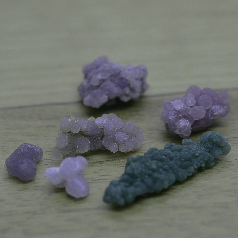 Groupe de petites calcédoines grappes de raisin d'Indonésie