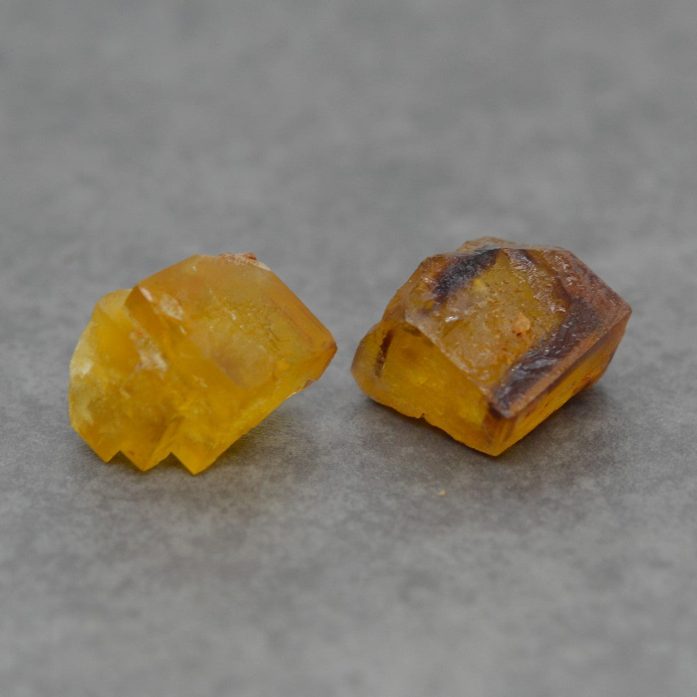 Lot de deux cubes de fluorine jaune miel de 22g