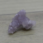 Petite calcédoine botryoïde violette scintillante 4g