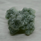 Pierre brute byssolite sur prehnite du Maroc de 4,7cm et 40g