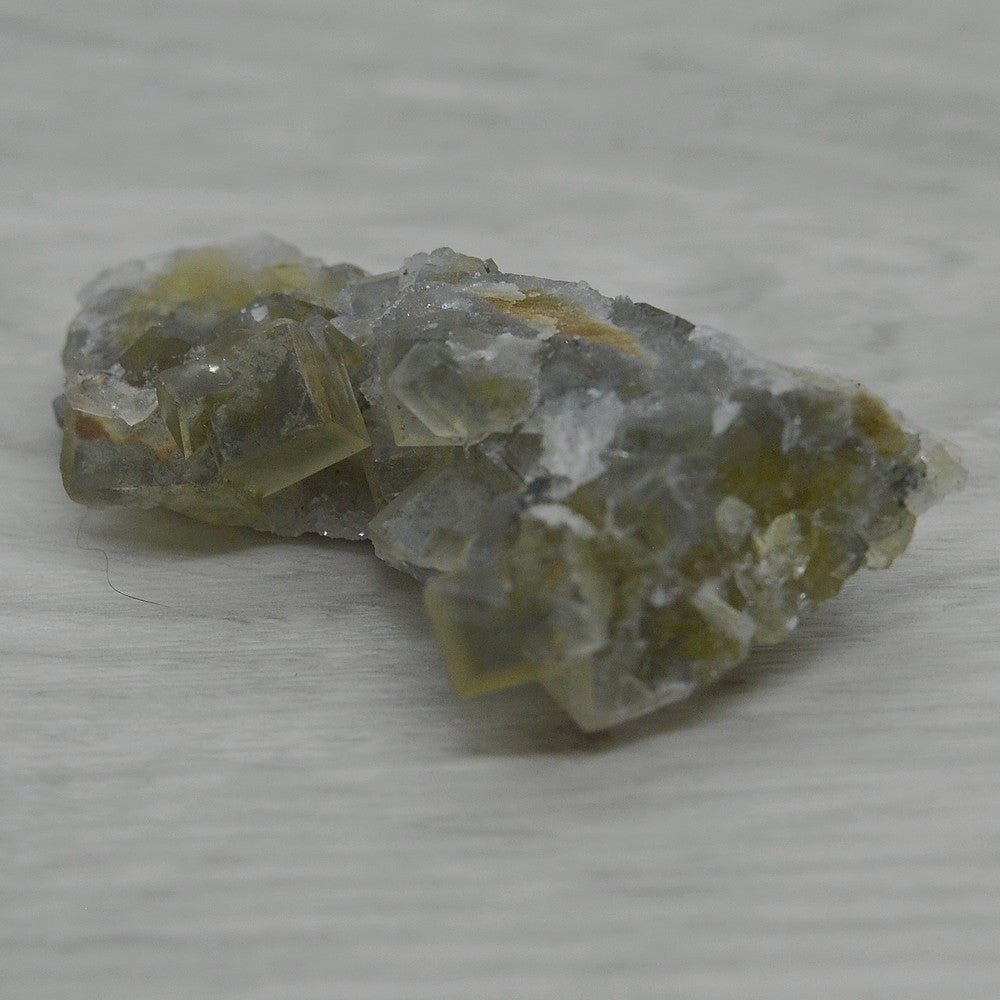Pierre brute du Maroc fluorite jaune et galène 28g