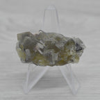 Pierre brute fluorite jaune marocaine sur présentoir 32g