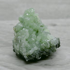 Pierre brute prehnite cristallisée du Maroc de 5,1cm de largeur et 94g