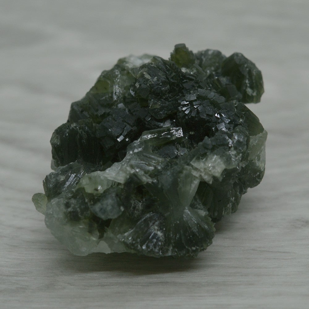 Pierre brute prehnite marocaine 47g système cristallin orthorhombique